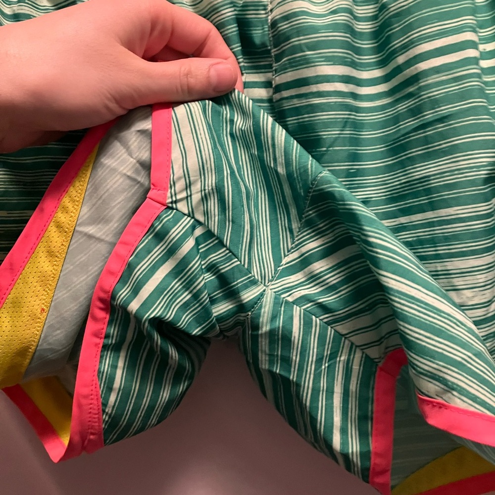 Nike Women’s Tempo Striped Running Shorts - Picture 5 of 8